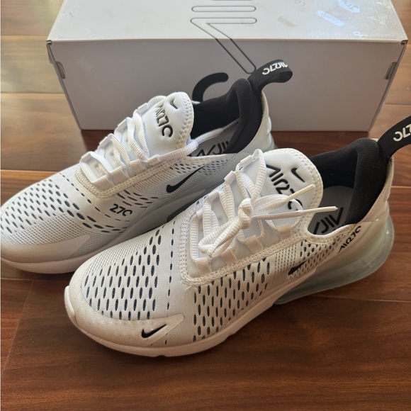Women’s Nike Air Max 270 - Picture 2 of 7